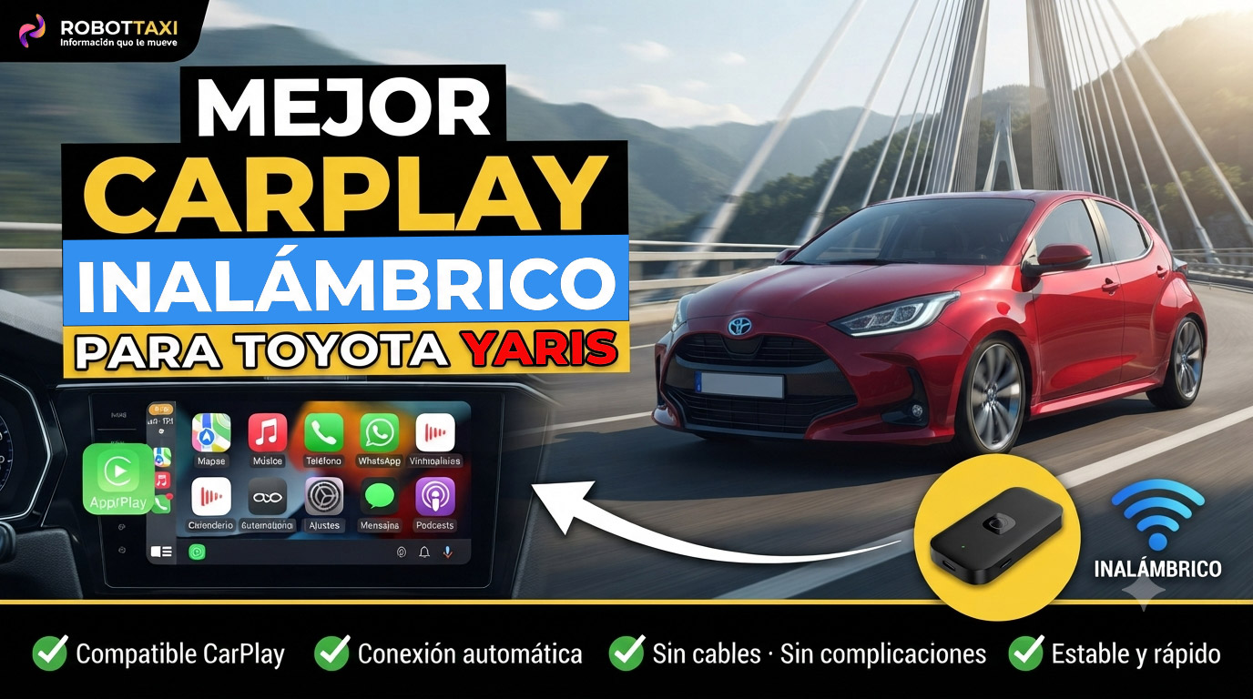 Toyota Yaris con pantalla multimedia mostrando Apple CarPlay inalámbrico, varios dispositivos y marcas.